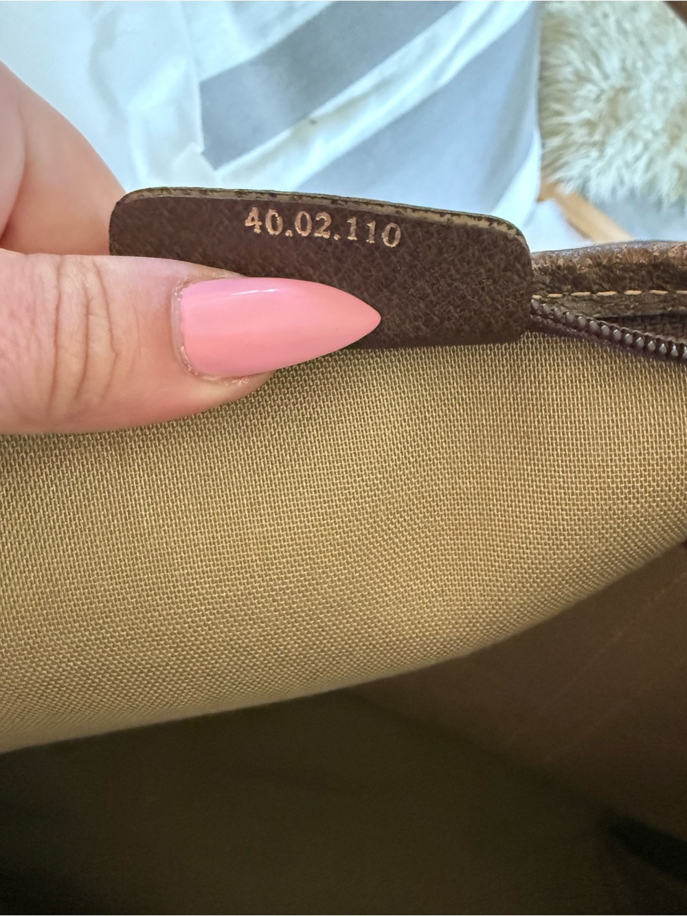 Gucci- AUTHENTIC ๐ Beige GG Supreme Tote with Brown Leather Trim & Zip Closure - Picture 11 of 11